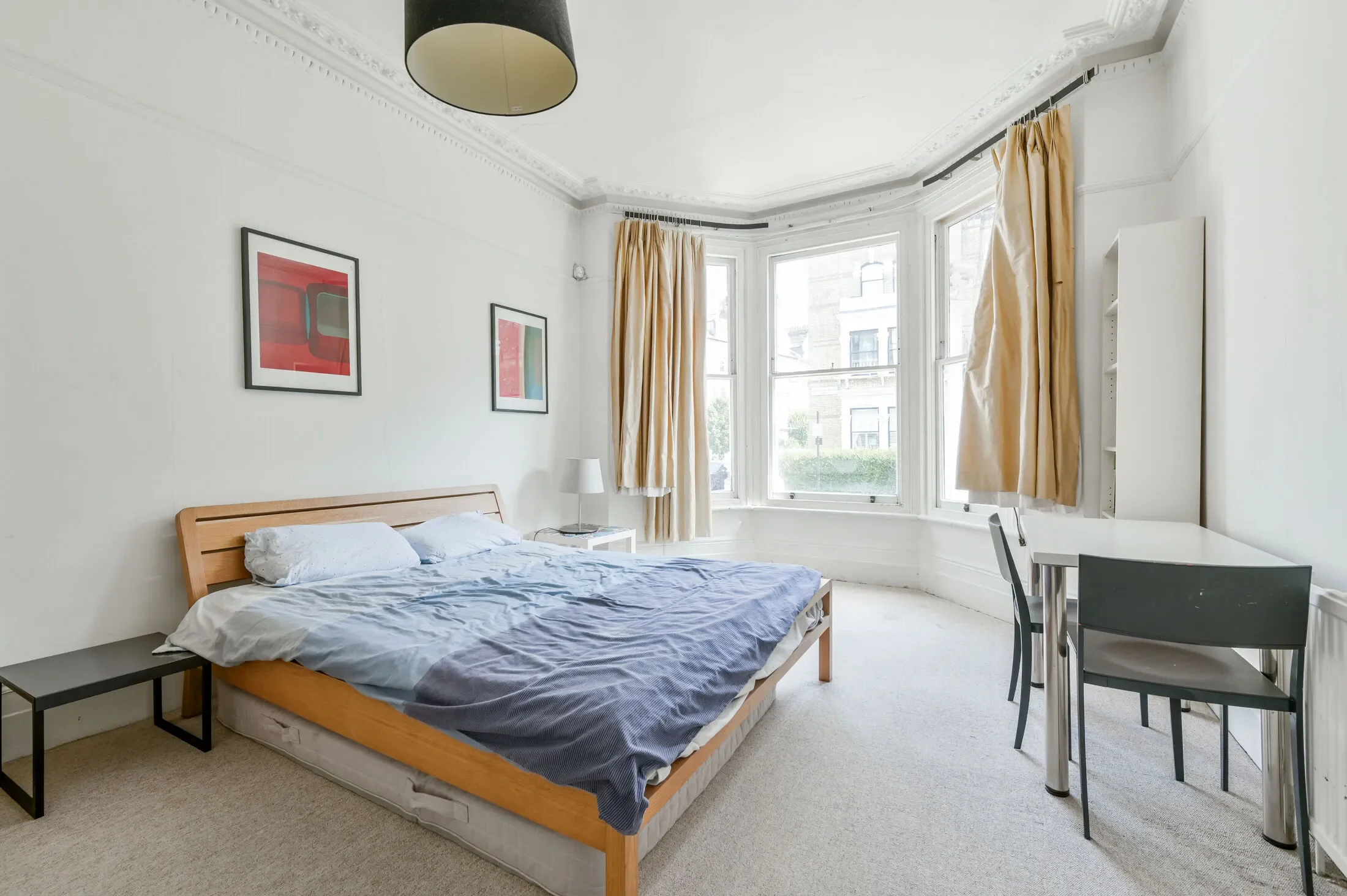 Flat Glazbury Road in Greater London