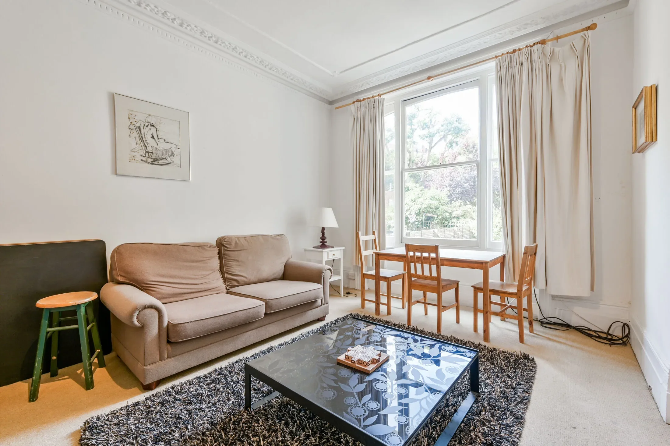 Flat Glazbury Road in Greater London