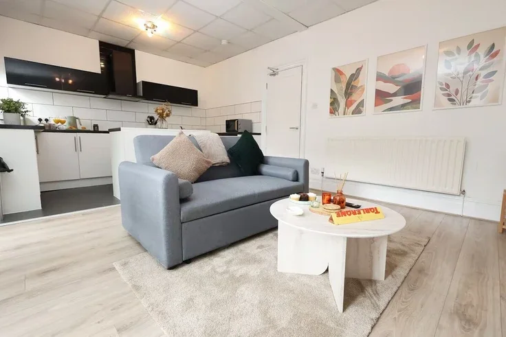 Flat Connaught Road in Cardiff