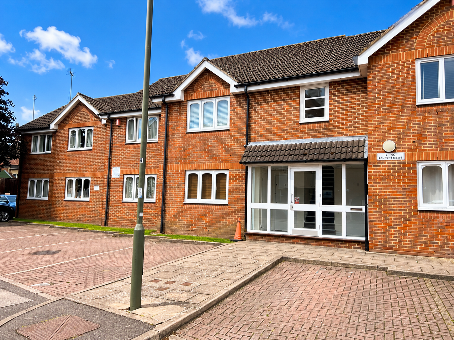 Flat Gogmore Lane in Borough of Runnymede