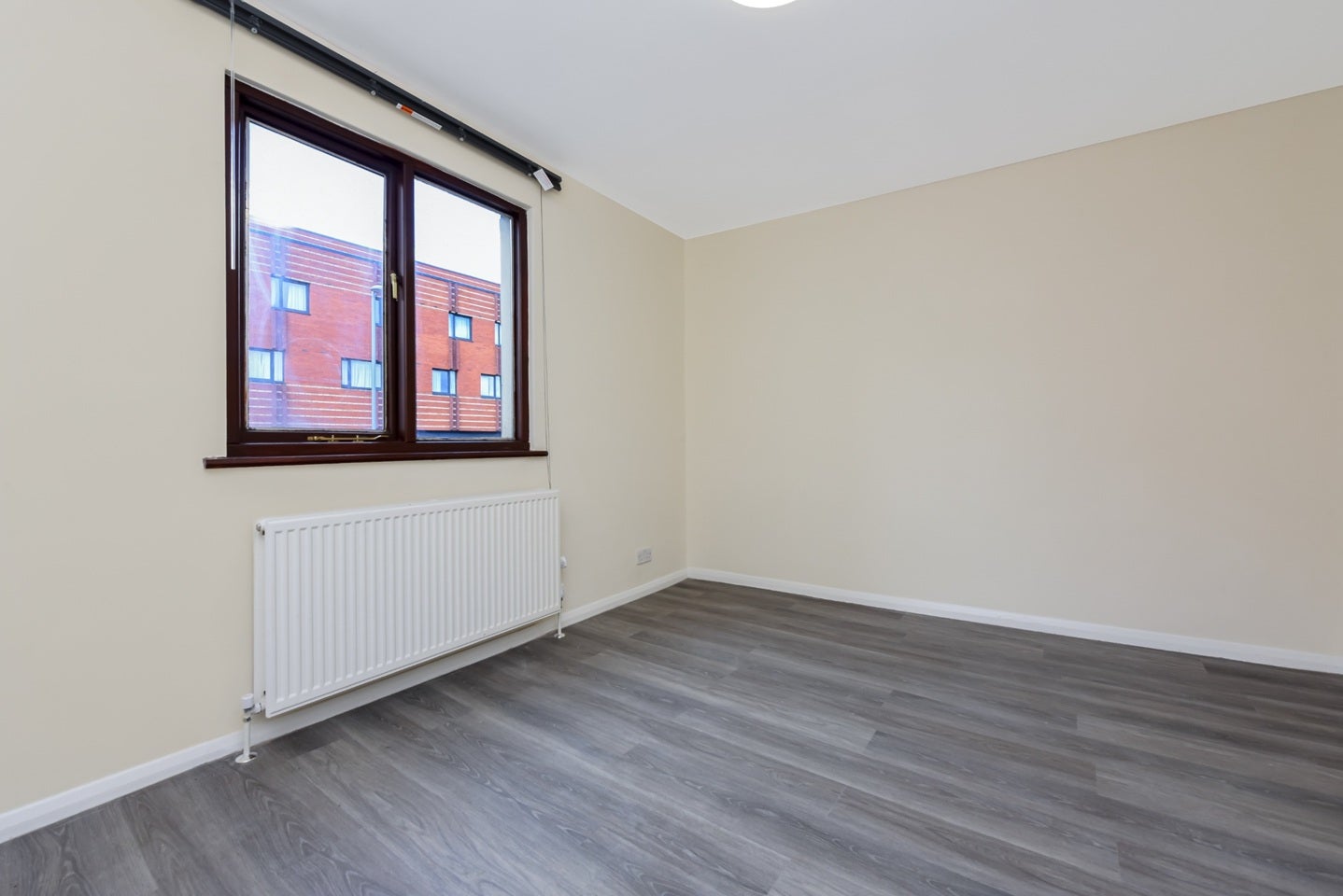Flat Blackhorse Lane in Greater London