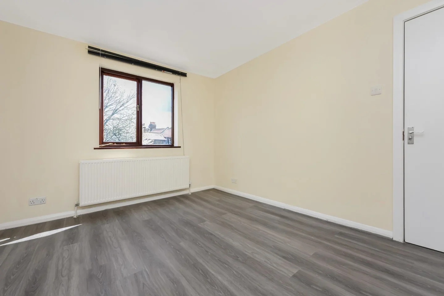 Flat Blackhorse Lane in Greater London