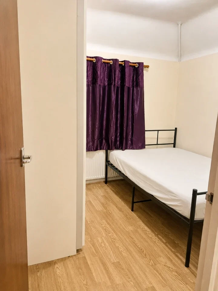 Room Kingston Avenue in Greater London