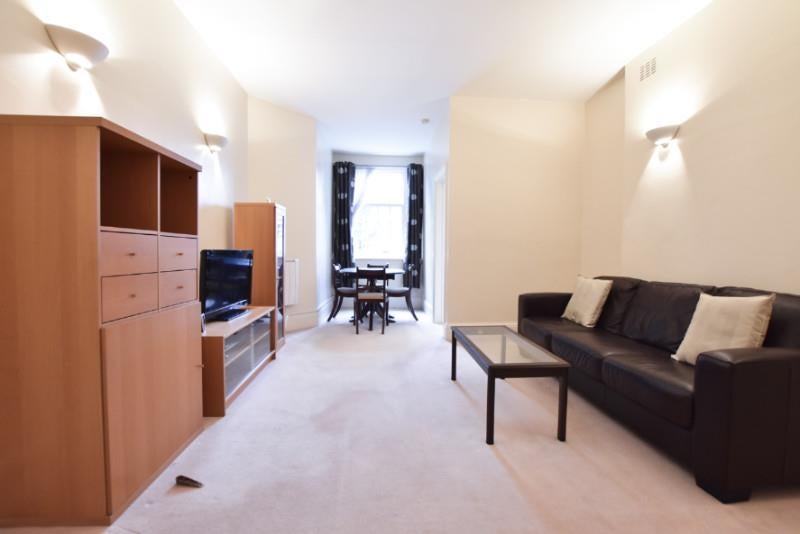 Flat Elm Tree Road in City of Westminster