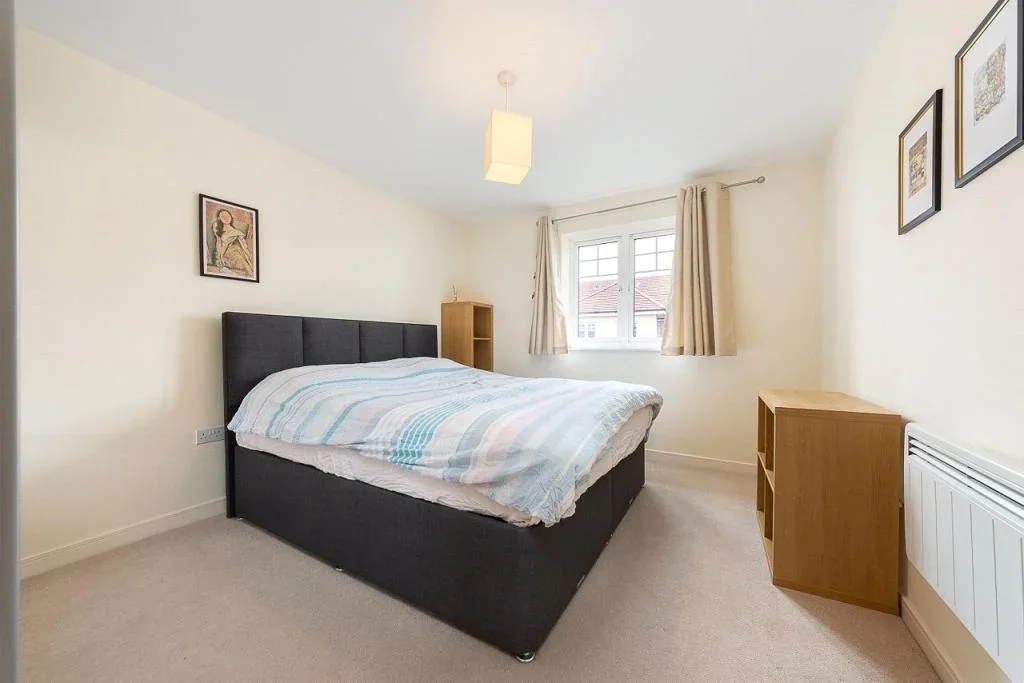 Flat Schoolgate Drive in Greater London