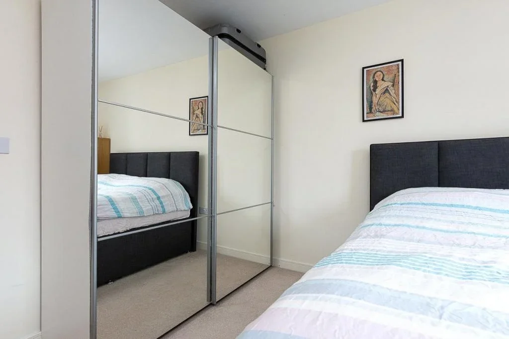 Flat Schoolgate Drive in Greater London