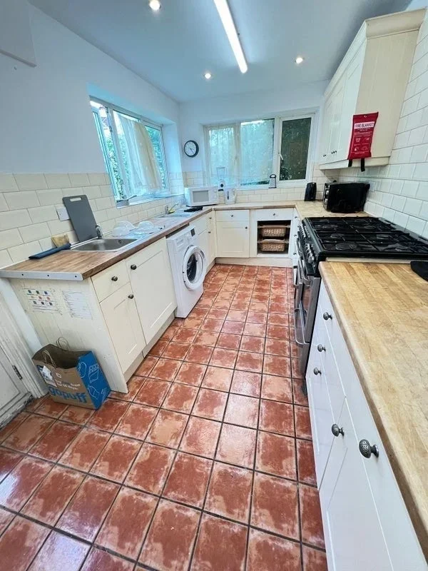 Room Harrow Road in Greater London