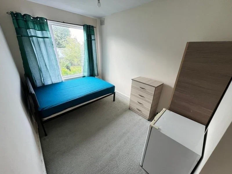 Room Harrow Road in Greater London