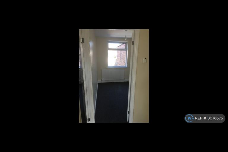 Flat Julian Avenue in Newcastle upon Tyne