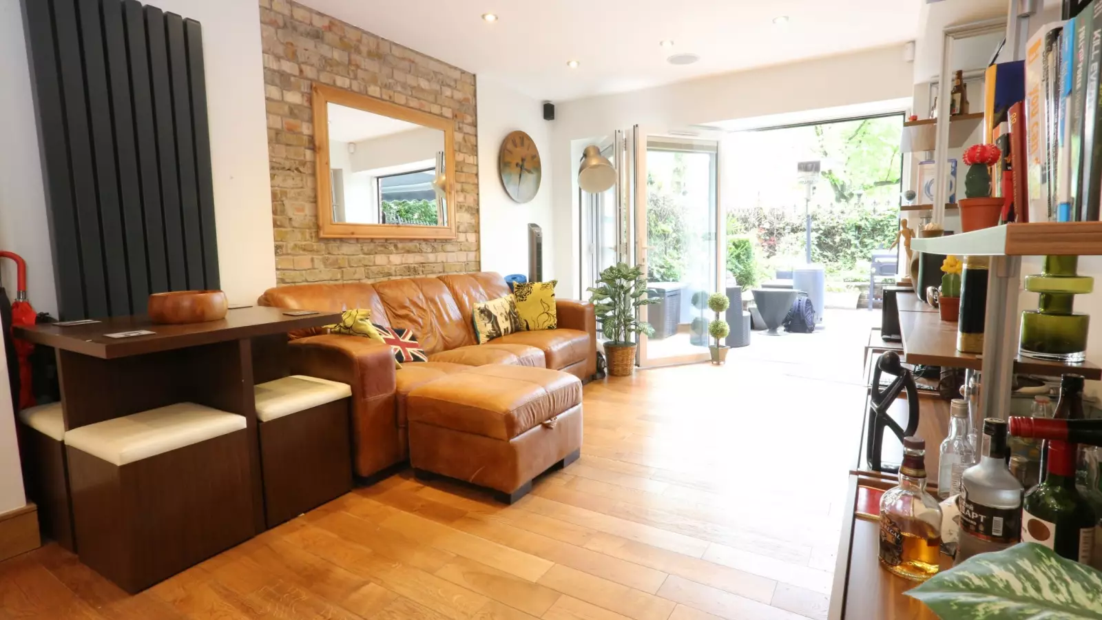 Flat Grove Road in Greater London