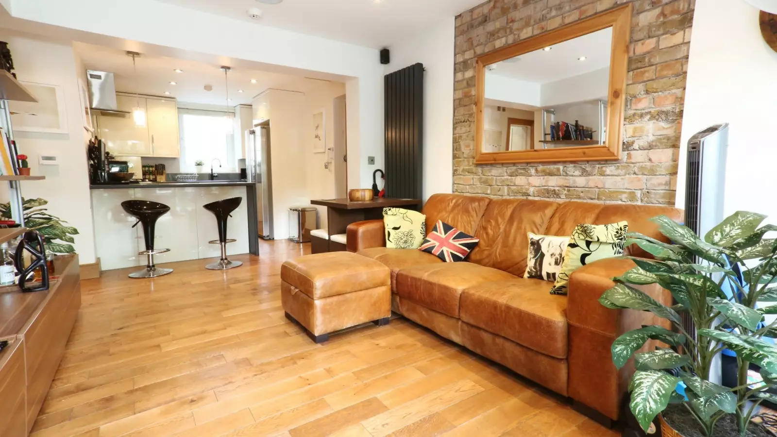Flat Grove Road in Greater London