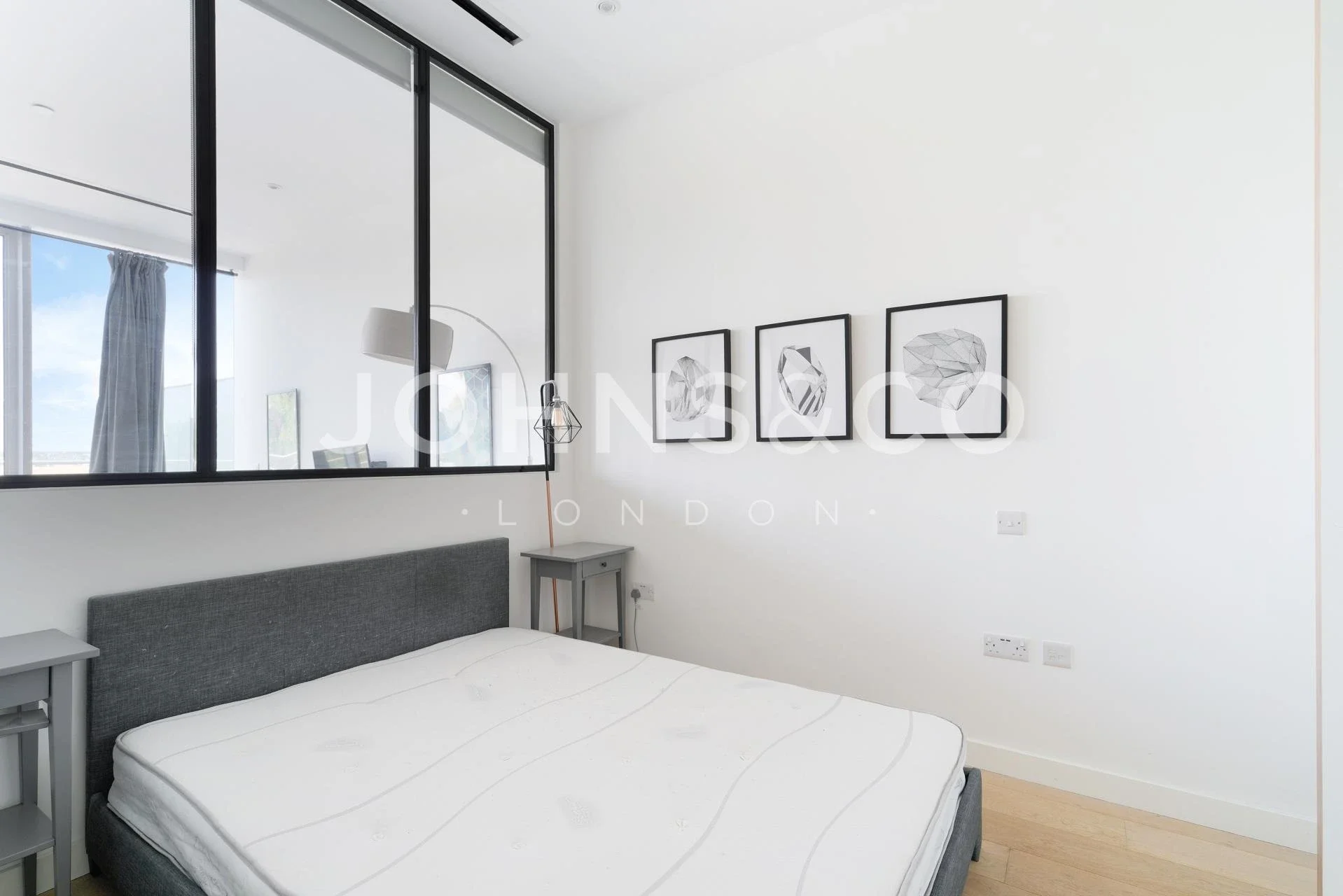 Flat Great West Road in Greater London