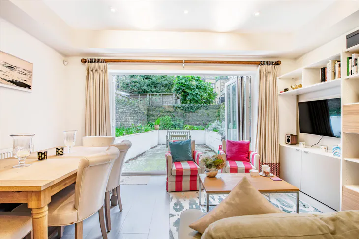 Flat Ongar Road in Greater London