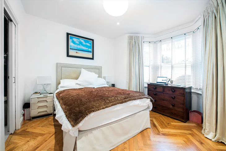 Flat Ongar Road in Greater London