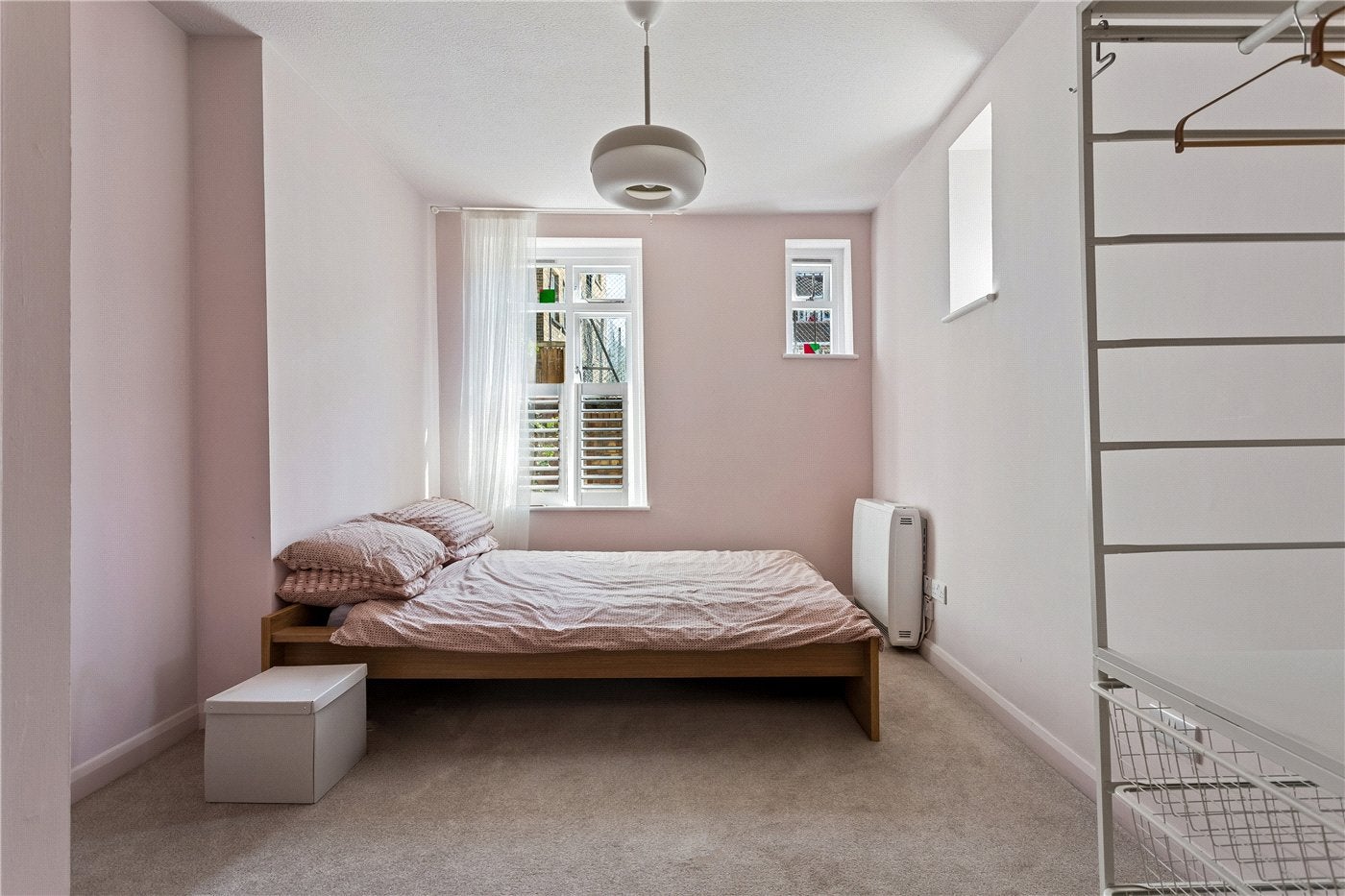 Flat Ainsley Street in Greater London