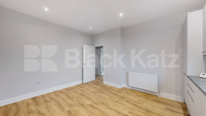 Flat Iverson Road in Greater London