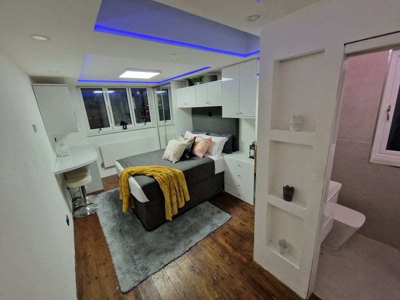 Room Glebe Road in Greater London