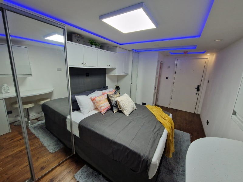 Room Glebe Road in Greater London