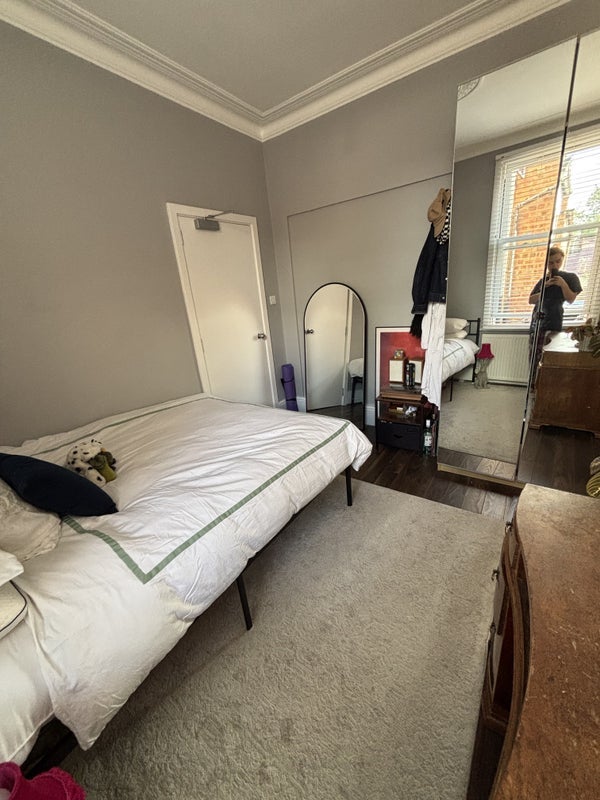Room Westbury Road in Greater London