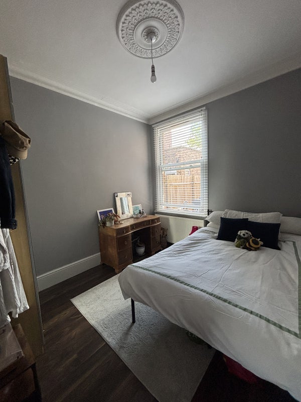Room Westbury Road in Greater London