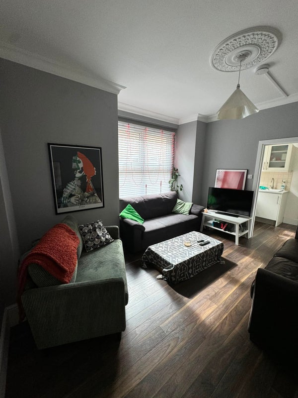 Room Westbury Road in Greater London