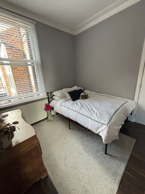 Room Westbury Road in Greater London