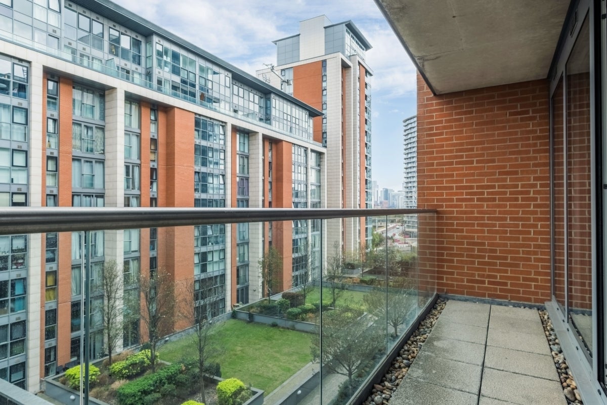 Flat Seagull Lane in Greater London