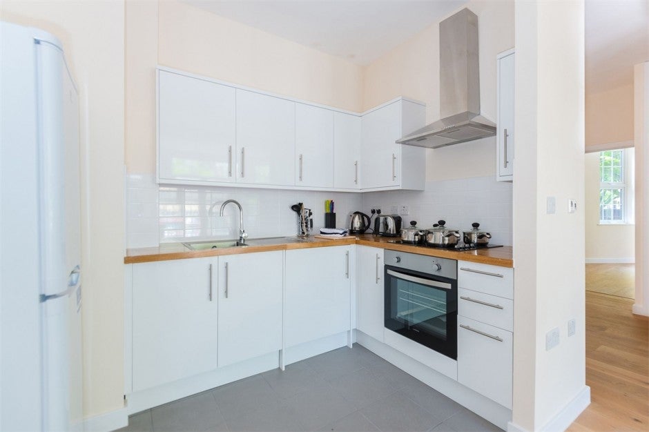 Flat Hayes End Road in Greater London