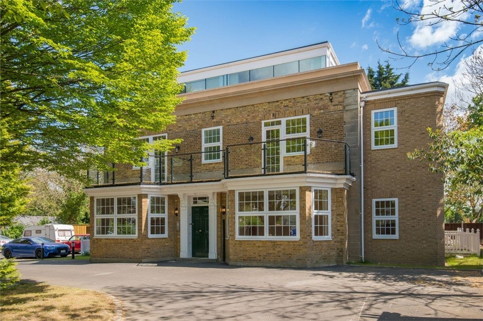 Flat Hayes End Road in Greater London