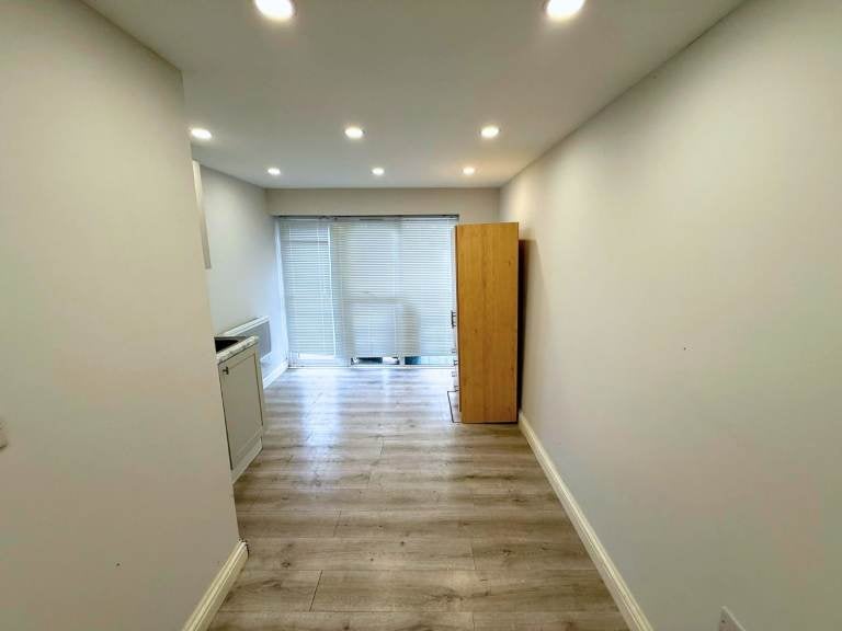 Flat Fairholme Crescent in Greater London
