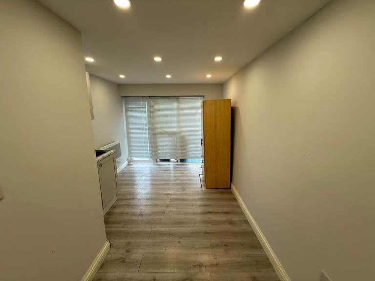 Flat Fairholme Crescent in Greater London