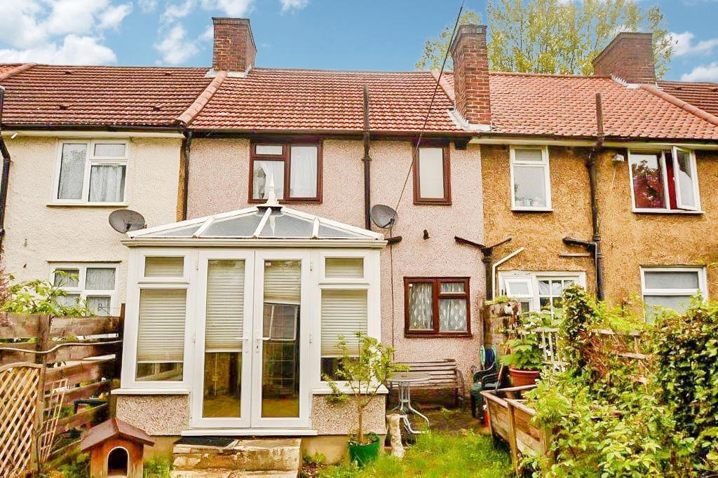 House Oxlow Lane in Greater London