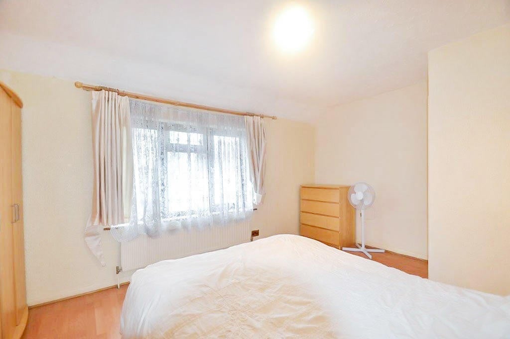 House Oxlow Lane in Greater London