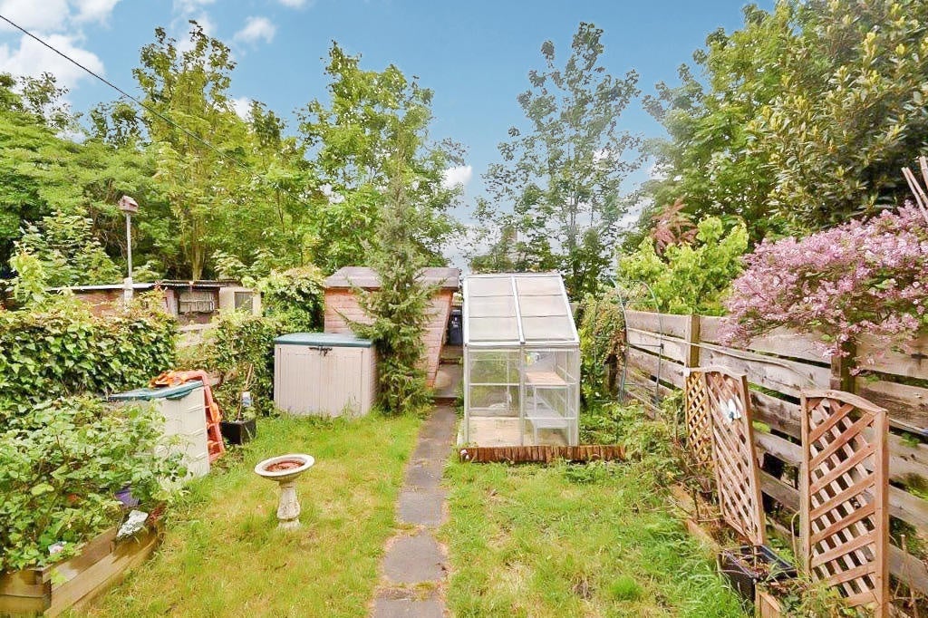 House Oxlow Lane in Greater London