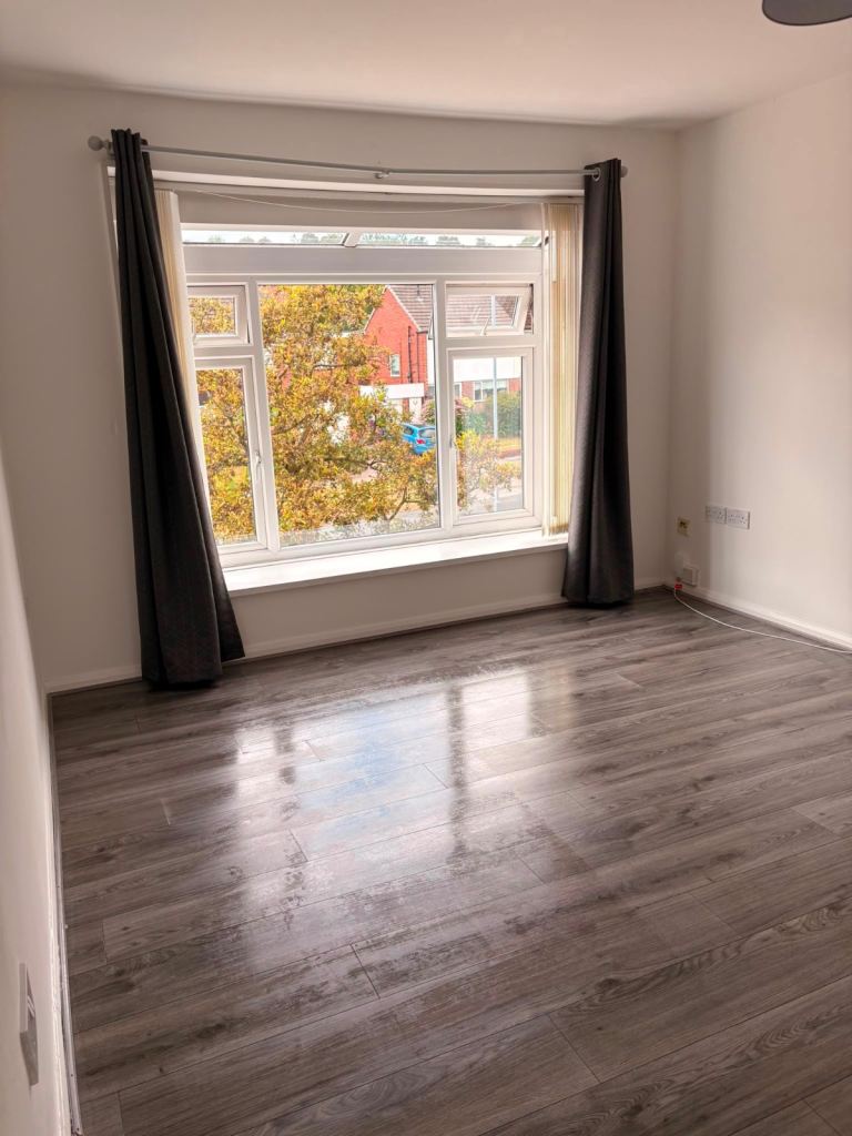 Flat Headbourne Close in Liverpool