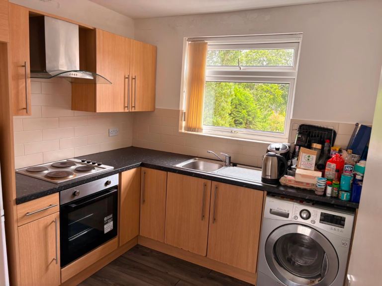 Flat Headbourne Close in Liverpool