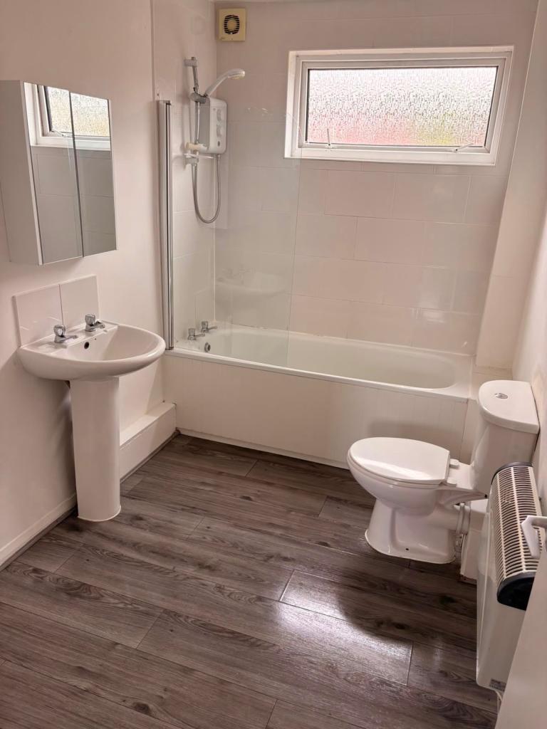 Flat Headbourne Close in Liverpool