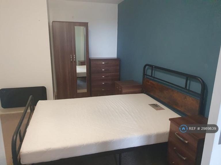 Flat Cross Green Lane in Leeds