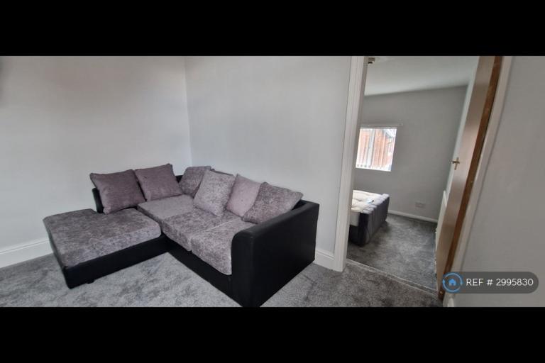 Room Elmfield Road in Doncaster