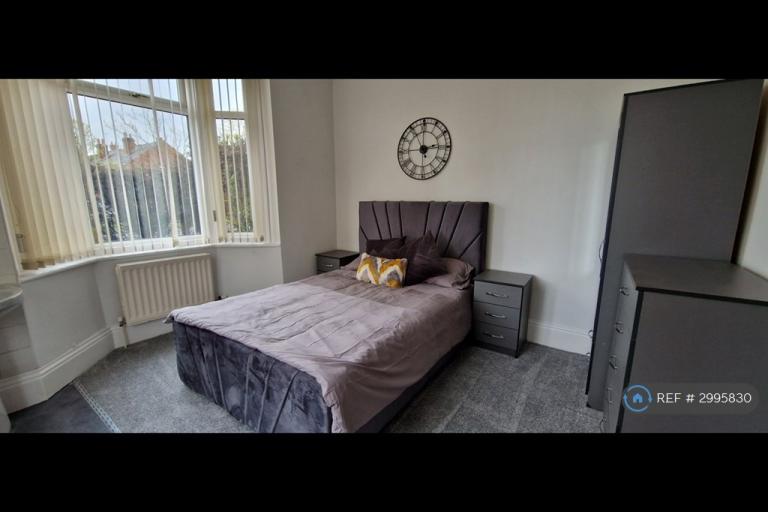 Room Elmfield Road in Doncaster