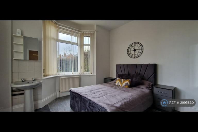 Room Elmfield Road in Doncaster