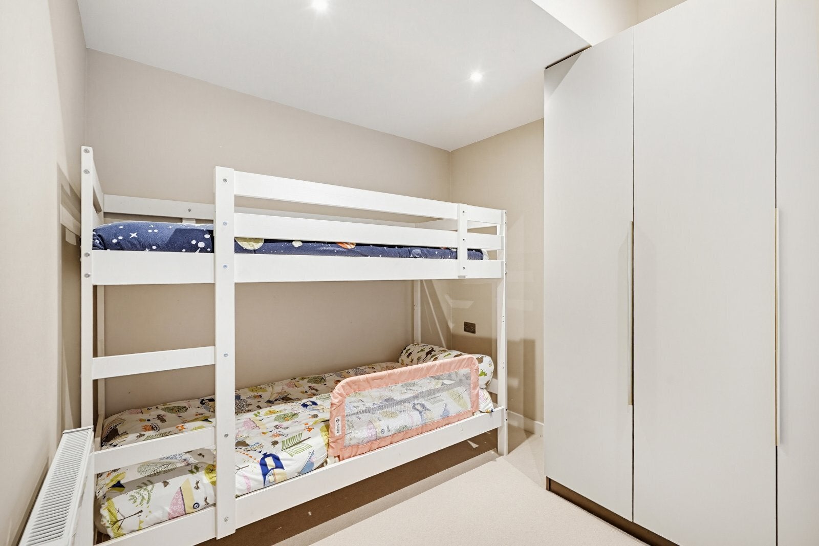 Flat Hugh Street in City of Westminster