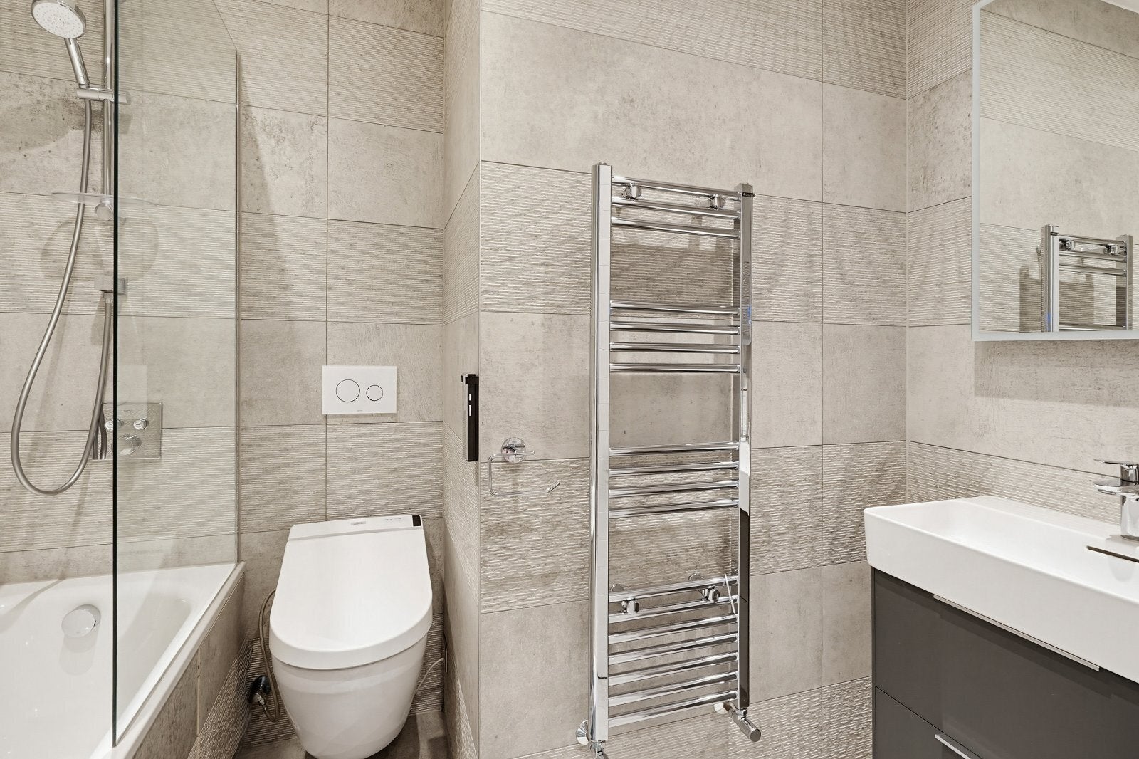 Flat Hugh Street in City of Westminster