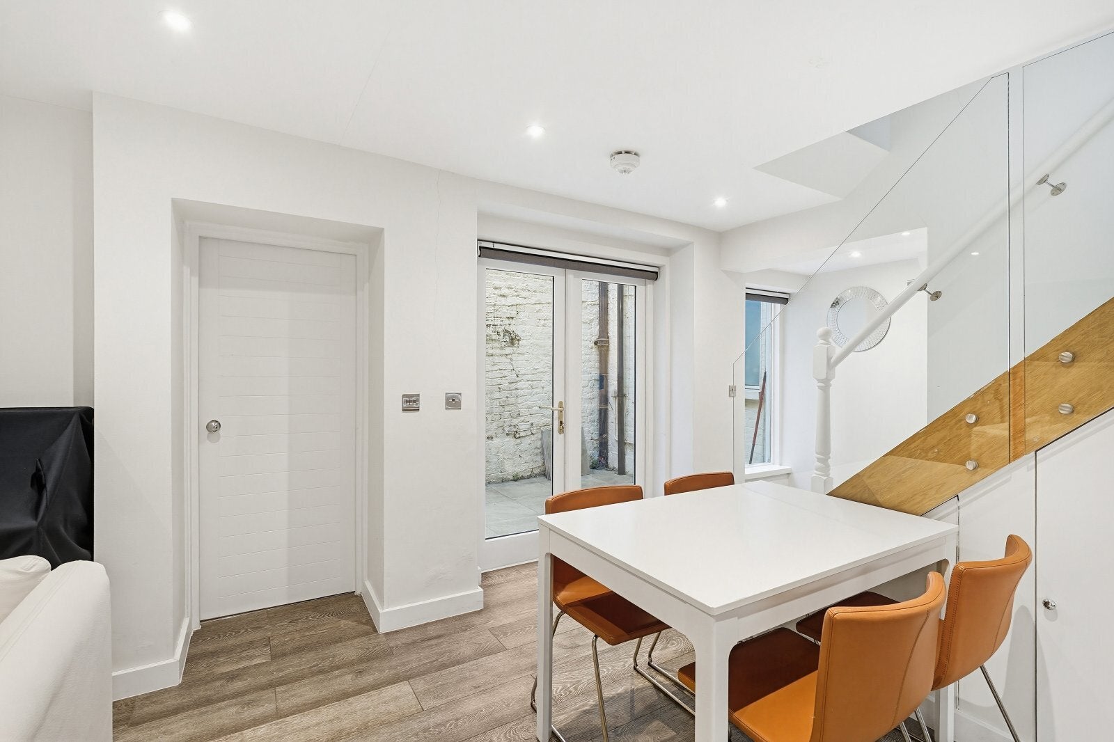 Flat Hugh Street in City of Westminster