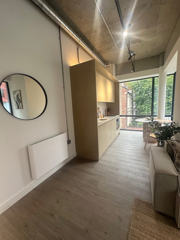 Flat Hammersmith Broadway in Greater London