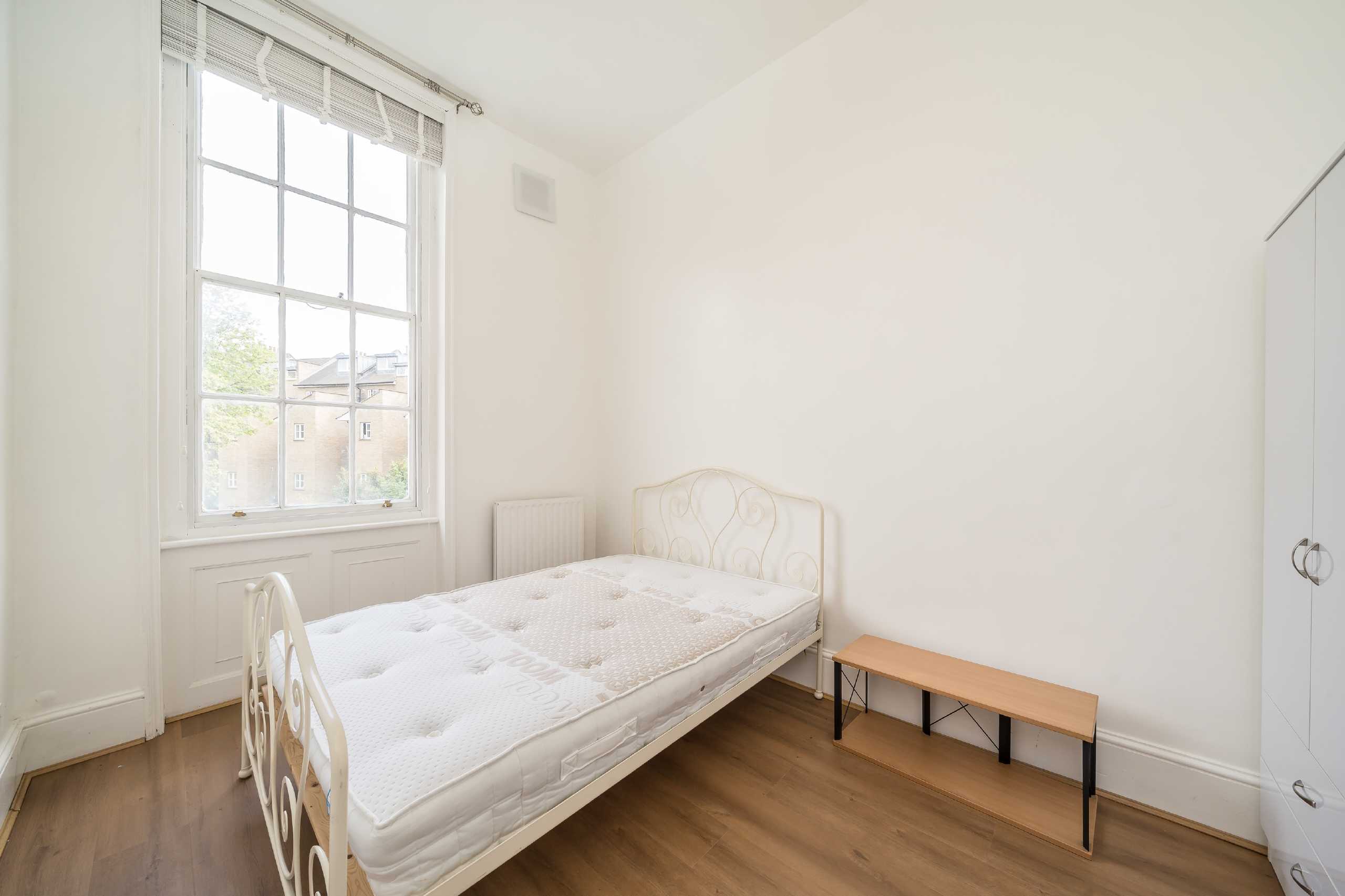 Flat Boatemah Walk in Greater London