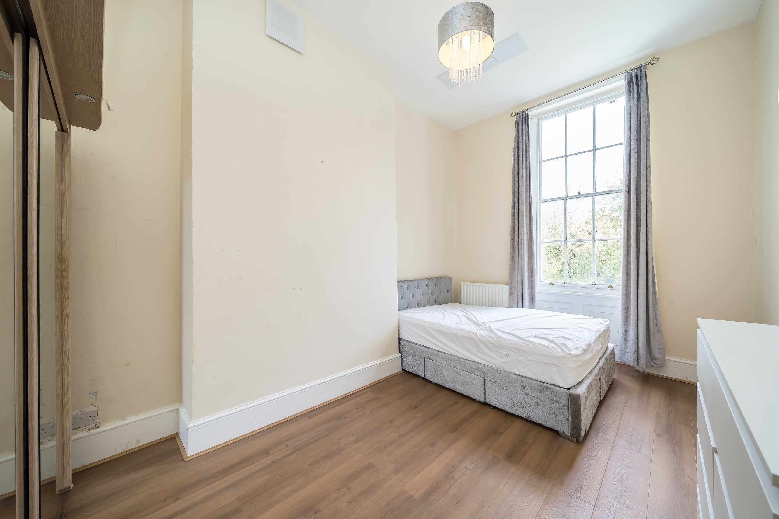 Flat Boatemah Walk in Greater London