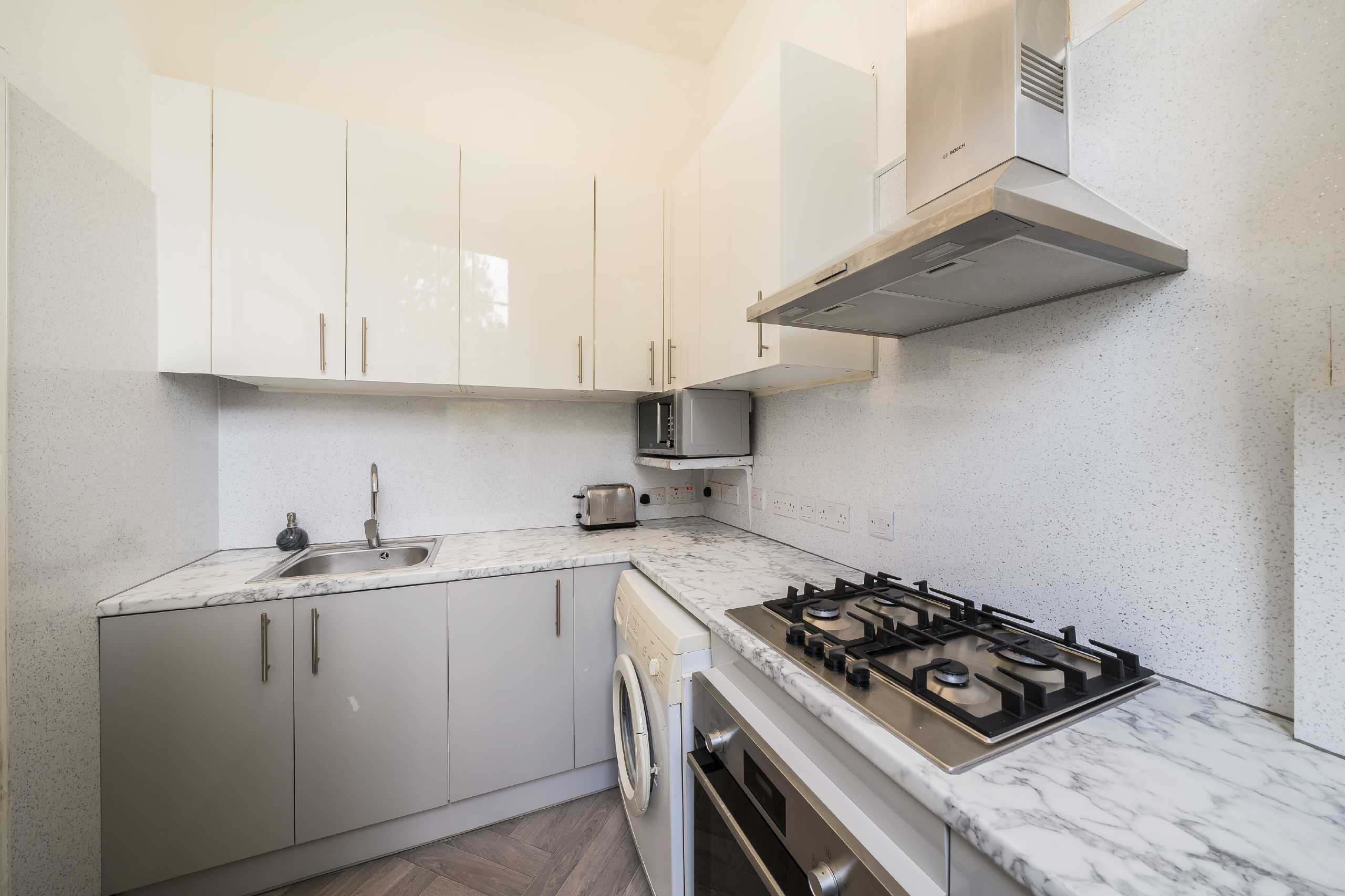 Flat Boatemah Walk in Greater London