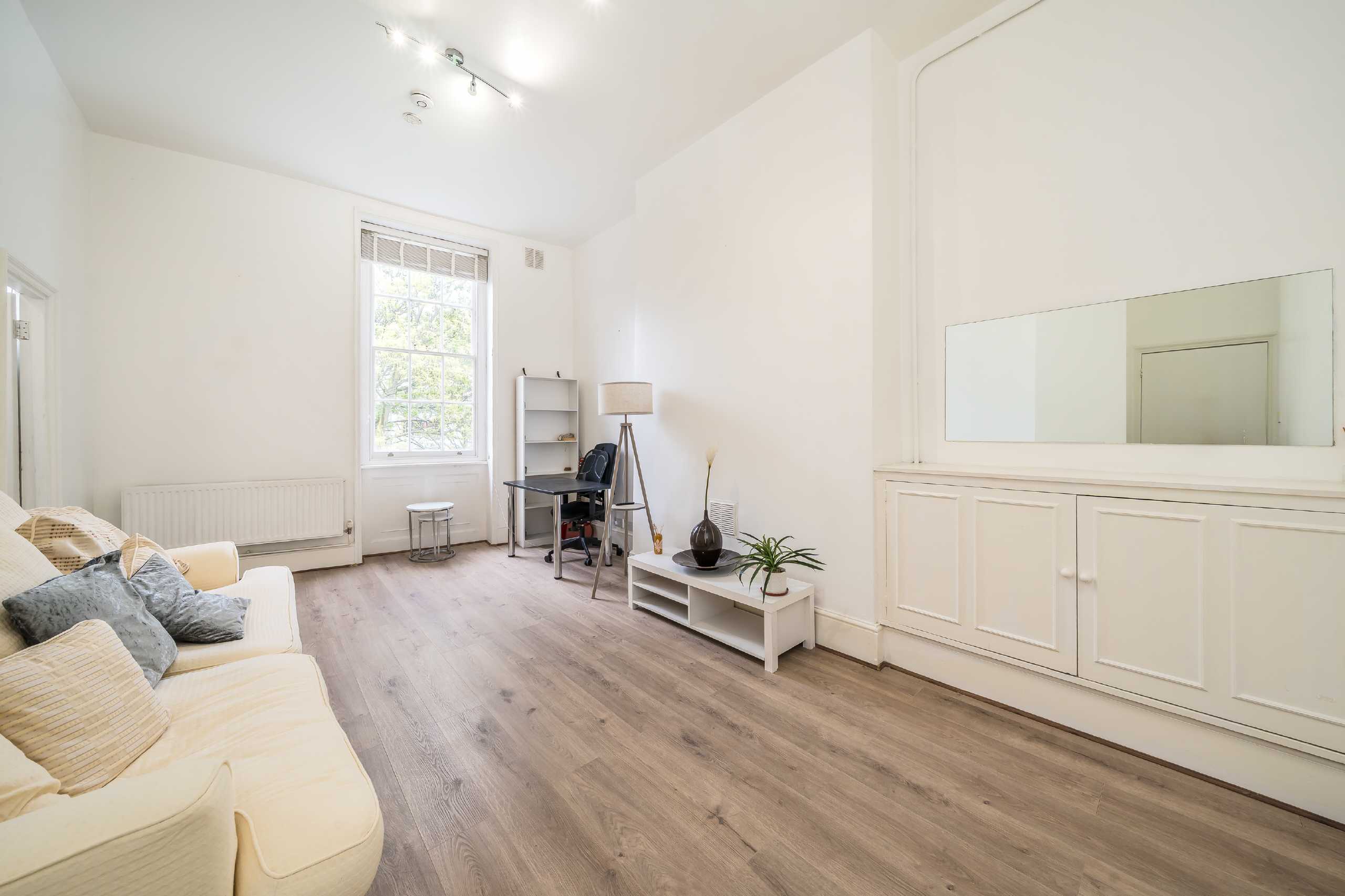 Flat Boatemah Walk in Greater London