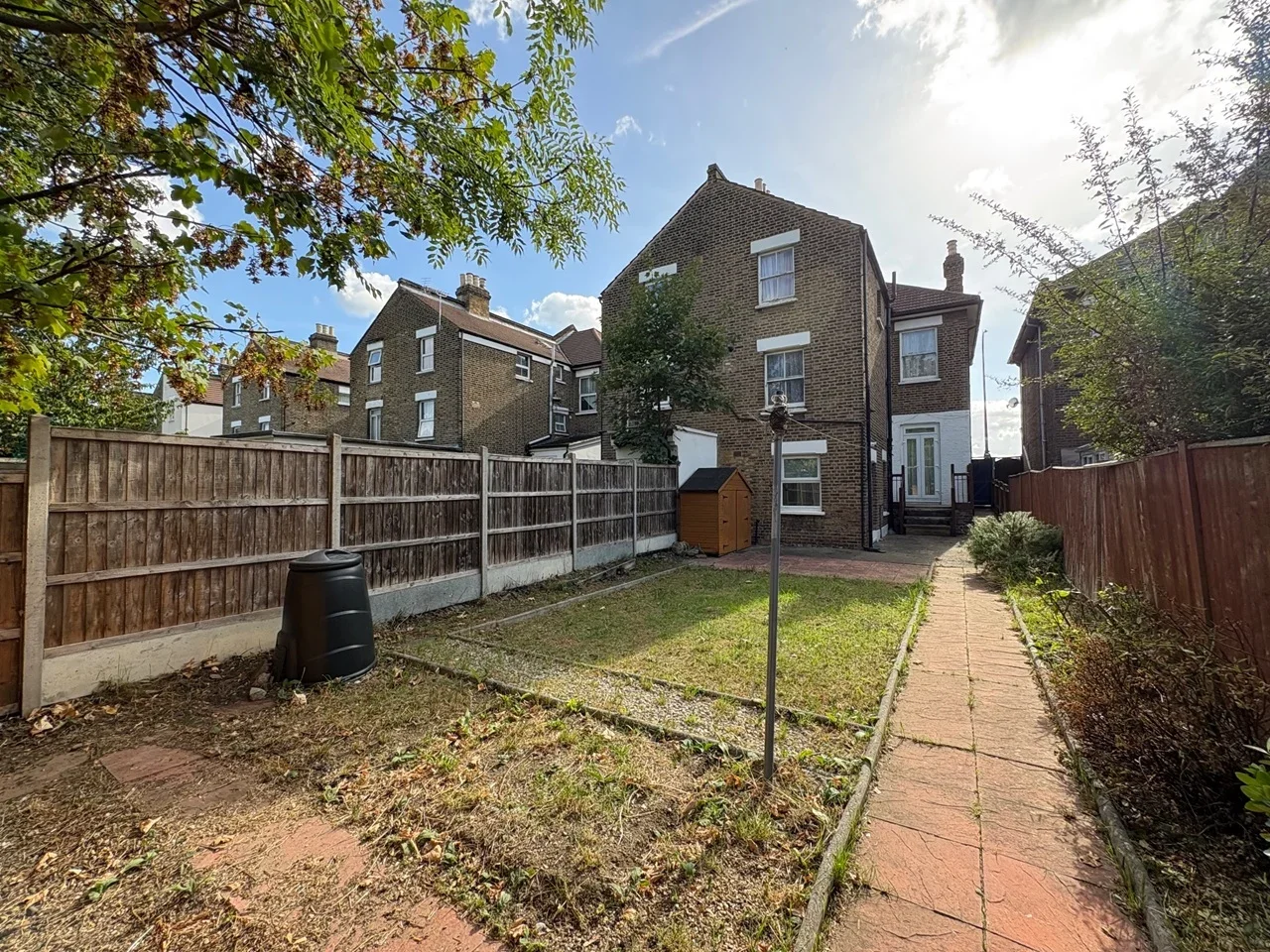 Flat Brownhill Road in Greater London